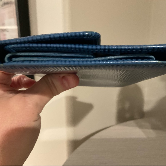 Louis Vuitton Epi International Wallet - Picture 7 of 8